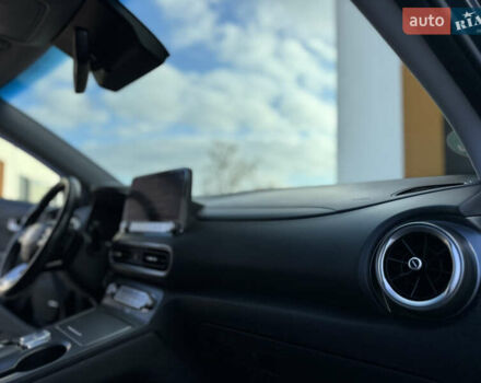 Серый Хендай Kona, объемом двигателя 0 л и пробегом 60 тыс. км за 19700 $, фото 35 на Automoto.ua