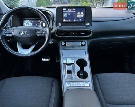 Сірий Хендай Kona, об'ємом двигуна 0 л та пробігом 66 тис. км за 16000 $, фото 11 на Automoto.ua