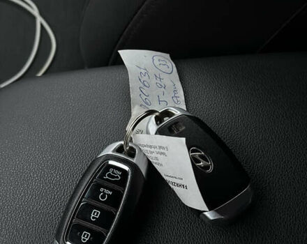 Сірий Хендай Kona, об'ємом двигуна 0 л та пробігом 57 тис. км за 17900 $, фото 34 на Automoto.ua