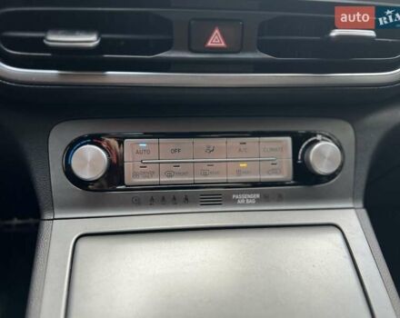 Серый Хендай Kona, объемом двигателя 0 л и пробегом 58 тыс. км за 16950 $, фото 25 на Automoto.ua