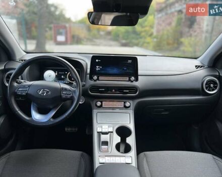 Сірий Хендай Kona, об'ємом двигуна 0 л та пробігом 93 тис. км за 16450 $, фото 12 на Automoto.ua