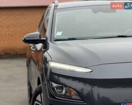 Сірий Хендай Kona, об'ємом двигуна 0 л та пробігом 59 тис. км за 16900 $, фото 7 на Automoto.ua