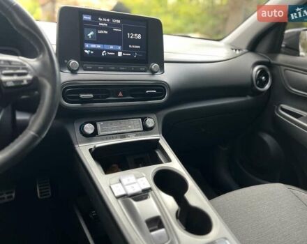 Серый Хендай Kona, объемом двигателя 0 л и пробегом 58 тыс. км за 16950 $, фото 17 на Automoto.ua