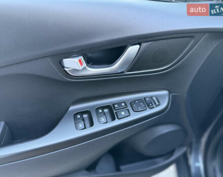 Серый Хендай Kona, объемом двигателя 0 л и пробегом 43 тыс. км за 16900 $, фото 28 на Automoto.ua