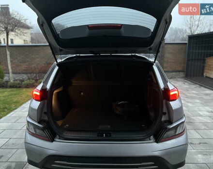 Сірий Хендай Kona, об'ємом двигуна 0 л та пробігом 57 тис. км за 17700 $, фото 12 на Automoto.ua