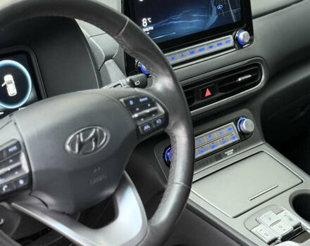 Серый Хендай Kona, объемом двигателя 0 л и пробегом 53 тыс. км за 17400 $, фото 19 на Automoto.ua