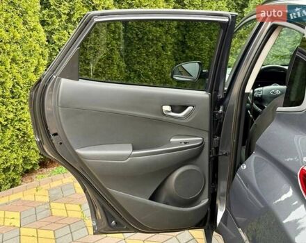 Серый Хендай Kona, объемом двигателя 0 л и пробегом 52 тыс. км за 17200 $, фото 20 на Automoto.ua