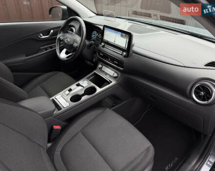 Сірий Хендай Kona, об'ємом двигуна 0 л та пробігом 32 тис. км за 18400 $, фото 17 на Automoto.ua
