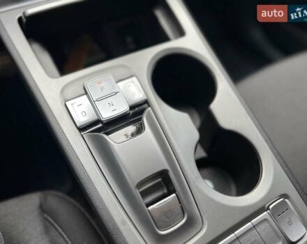 Серый Хендай Kona, объемом двигателя 0 л и пробегом 58 тыс. км за 16950 $, фото 24 на Automoto.ua