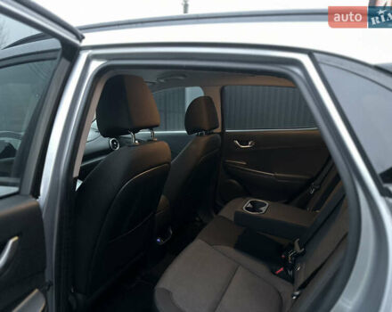 Сірий Хендай Kona, об'ємом двигуна 0 л та пробігом 57 тис. км за 17700 $, фото 17 на Automoto.ua