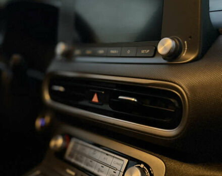 Серый Хендай Kona, объемом двигателя 0 л и пробегом 118 тыс. км за 18999 $, фото 11 на Automoto.ua