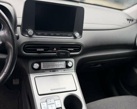 Сірий Хендай Kona, об'ємом двигуна 0 л та пробігом 91 тис. км за 18999 $, фото 6 на Automoto.ua