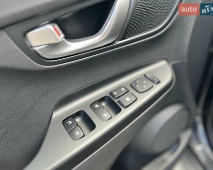 Сірий Хендай Kona, об'ємом двигуна 0 л та пробігом 93 тис. км за 16450 $, фото 21 на Automoto.ua
