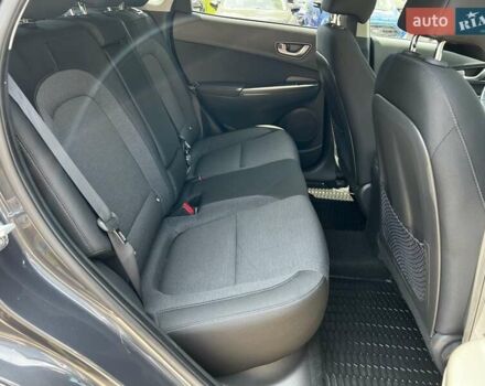 Сірий Хендай Kona, об'ємом двигуна 0 л та пробігом 86 тис. км за 16650 $, фото 4 на Automoto.ua
