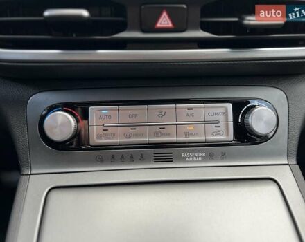 Сірий Хендай Kona, об'ємом двигуна 0 л та пробігом 93 тис. км за 16450 $, фото 28 на Automoto.ua