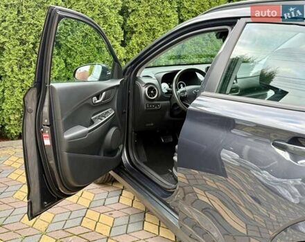 Серый Хендай Kona, объемом двигателя 0 л и пробегом 97 тыс. км за 18700 $, фото 15 на Automoto.ua