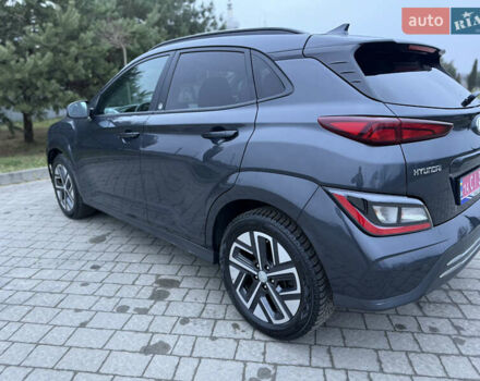 Серый Хендай Kona, объемом двигателя 0 л и пробегом 97 тыс. км за 16600 $, фото 3 на Automoto.ua