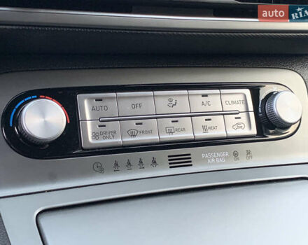 Серый Хендай Kona, объемом двигателя 0 л и пробегом 35 тыс. км за 17999 $, фото 59 на Automoto.ua