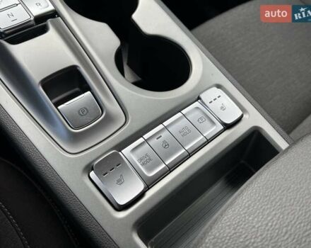 Сірий Хендай Kona, об'ємом двигуна 0 л та пробігом 93 тис. км за 16450 $, фото 27 на Automoto.ua