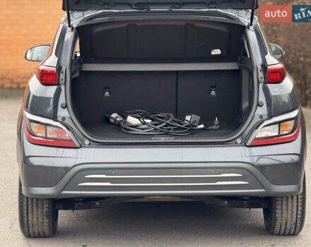 Сірий Хендай Kona, об'ємом двигуна 0 л та пробігом 59 тис. км за 16900 $, фото 18 на Automoto.ua