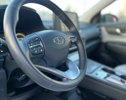 Серый Хендай Kona, объемом двигателя 0 л и пробегом 34 тыс. км за 20999 $, фото 5 на Automoto.ua