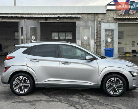 Сірий Хендай Kona, об'ємом двигуна 0 л та пробігом 57 тис. км за 17900 $, фото 5 на Automoto.ua