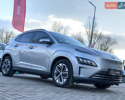 Серый Хендай Kona, объемом двигателя 0 л и пробегом 35 тыс. км за 17999 $, фото 6 на Automoto.ua