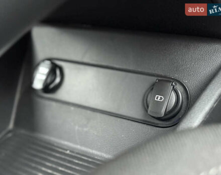 Сірий Хендай Kona, об'ємом двигуна 0 л та пробігом 59 тис. км за 16900 $, фото 40 на Automoto.ua