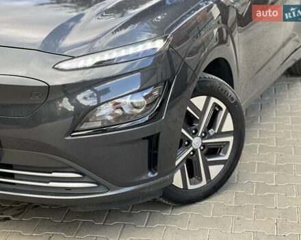 Сірий Хендай Kona, об'ємом двигуна 0 л та пробігом 93 тис. км за 16450 $, фото 1 на Automoto.ua