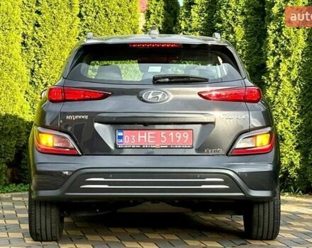 Серый Хендай Kona, объемом двигателя 0 л и пробегом 97 тыс. км за 18700 $, фото 6 на Automoto.ua