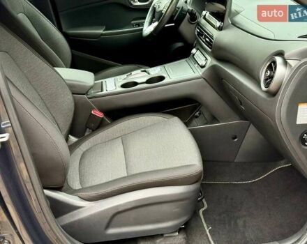 Серый Хендай Kona, объемом двигателя 0 л и пробегом 52 тыс. км за 17200 $, фото 27 на Automoto.ua