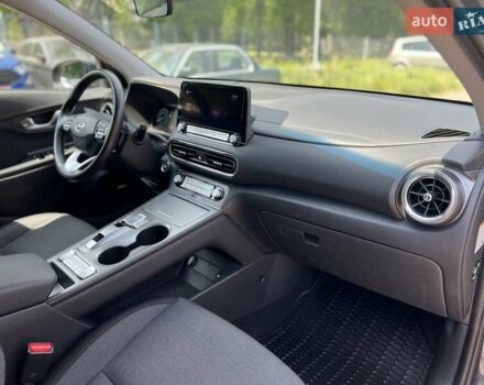Сірий Хендай Kona, об'ємом двигуна 0 л та пробігом 86 тис. км за 16650 $, фото 5 на Automoto.ua