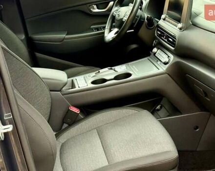 Серый Хендай Kona, объемом двигателя 0 л и пробегом 97 тыс. км за 18700 $, фото 35 на Automoto.ua