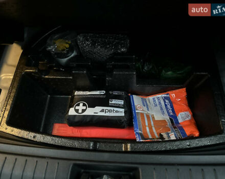 Сірий Хендай Kona, об'ємом двигуна 0 л та пробігом 57 тис. км за 17700 $, фото 13 на Automoto.ua