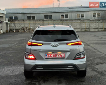 Сірий Хендай Kona, об'ємом двигуна 0 л та пробігом 57 тис. км за 17900 $, фото 7 на Automoto.ua