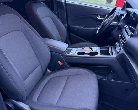 Серый Хендай Kona, объемом двигателя 0 л и пробегом 97 тыс. км за 16600 $, фото 29 на Automoto.ua