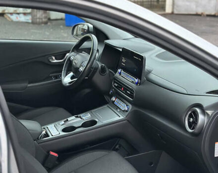 Сірий Хендай Kona, об'ємом двигуна 0 л та пробігом 57 тис. км за 17900 $, фото 25 на Automoto.ua