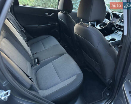 Сірий Хендай Kona, об'ємом двигуна 0 л та пробігом 66 тис. км за 16000 $, фото 7 на Automoto.ua