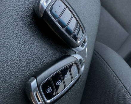 Серый Хендай Kona, объемом двигателя 0 л и пробегом 35 тыс. км за 17999 $, фото 67 на Automoto.ua