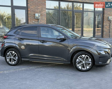 Серый Хендай Kona, объемом двигателя 0 л и пробегом 43 тыс. км за 16900 $, фото 8 на Automoto.ua