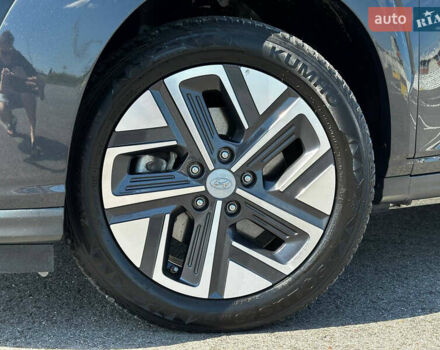 Сірий Хендай Kona, об'ємом двигуна 0 л та пробігом 38 тис. км за 17888 $, фото 5 на Automoto.ua