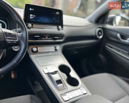 Сірий Хендай Kona, об'ємом двигуна 0 л та пробігом 93 тис. км за 16450 $, фото 20 на Automoto.ua