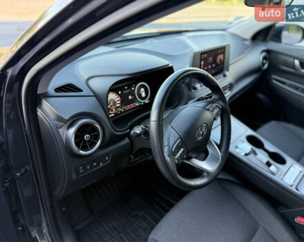 Серый Хендай Kona, объемом двигателя 0 л и пробегом 43 тыс. км за 16900 $, фото 23 на Automoto.ua