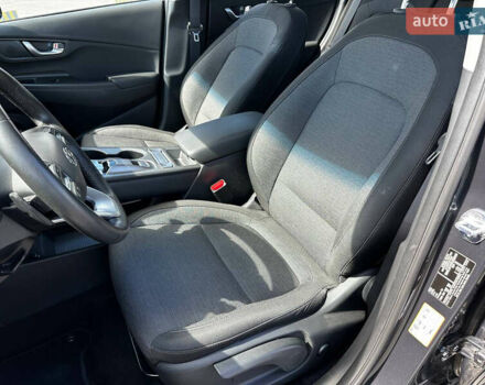 Сірий Хендай Kona, об'ємом двигуна 0 л та пробігом 38 тис. км за 17888 $, фото 26 на Automoto.ua