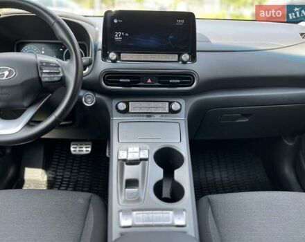 Серый Хендай Kona, объемом двигателя 0 л и пробегом 86 тыс. км за 16650 $, фото 16 на Automoto.ua