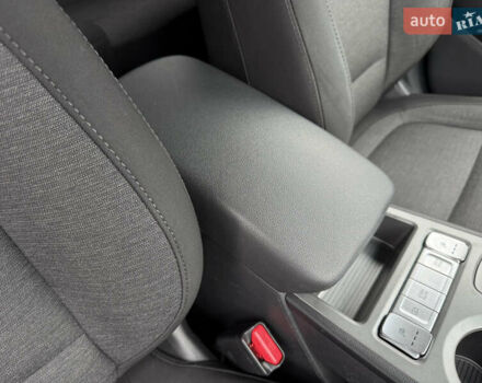 Сірий Хендай Kona, об'ємом двигуна 0 л та пробігом 32 тис. км за 18400 $, фото 14 на Automoto.ua