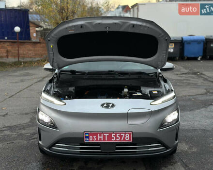 Сірий Хендай Kona, об'ємом двигуна 0 л та пробігом 57 тис. км за 17900 $, фото 9 на Automoto.ua