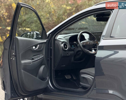 Сірий Хендай Kona, об'ємом двигуна 0 л та пробігом 59 тис. км за 16900 $, фото 19 на Automoto.ua