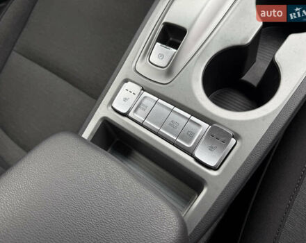 Сірий Хендай Kona, об'ємом двигуна 0 л та пробігом 32 тис. км за 18400 $, фото 15 на Automoto.ua