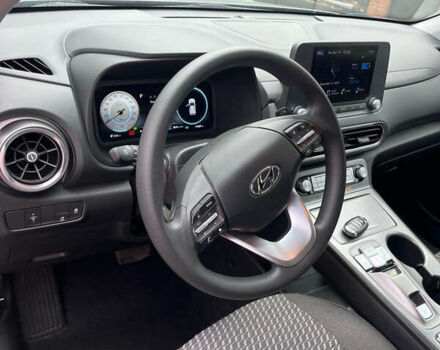 Сірий Хендай Kona, об'ємом двигуна 0 л та пробігом 15 тис. км за 21400 $, фото 6 на Automoto.ua